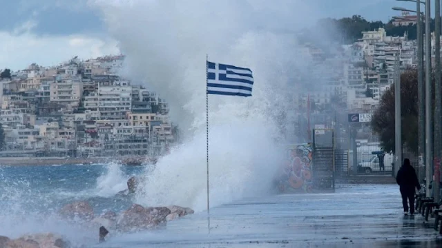 Σοβαρά προβλήματα λόγω των σφοδρών χιονοπτώσεων και των 10 Μποφόρ στο Αιγαίο 