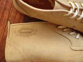 Terrem（テレム）POSTRUN BEIGE ブーツ サイドアップ写真