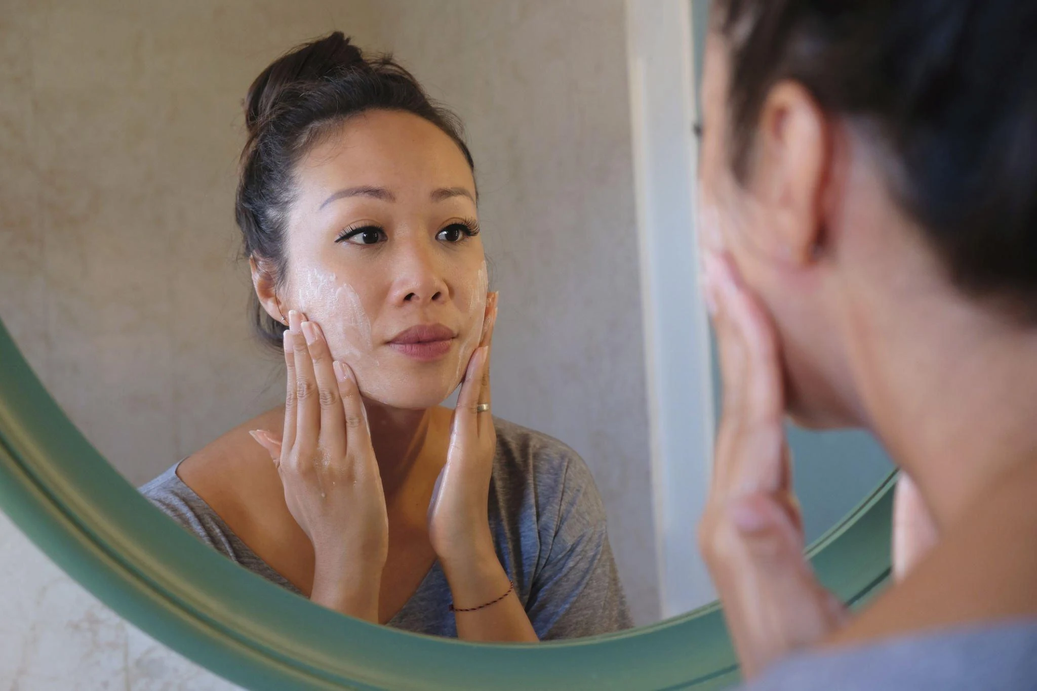 5 Urutan Skincare Routine untuk Kulit Kering, Jaga Kulitmu Tetap Lembap!