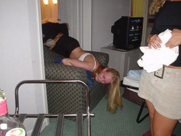 Passed Out Drunk Girls Pictures10