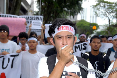Biodata Penuh Mahasiswa Biadap ! | POLITIK HARIAN