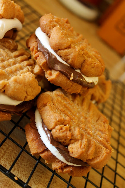 Flour-less Peanut Butter Cookies via The Taste Tester