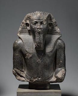 publikováno z https://egypt-museum.com/statue-of-senusret-ii/