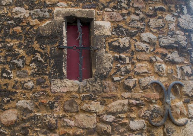 jiemve, Vieux Mans, barreaux, ancre de facade, X