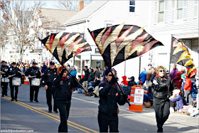 Majorettes en el Desfile de Acción de Gracias de Plymouth