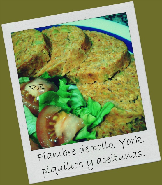 "Fiambre de pollo, york, piquillos y aceitunas"