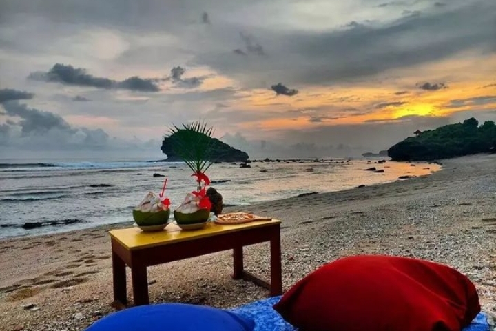 penginapan pantai watu karung pacitan