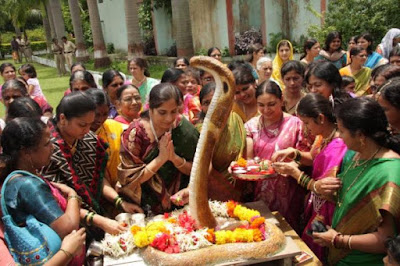 कालसर्प दोष क्या है ये व्यक्ति को कौन कोनसी परेशानियां देता है