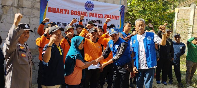 SENKOM RESCUE Kec. Kebakkramat, Kab. Karanganyar mengikuti bhakti sosial pemugaran rumah