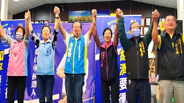 ▲立委參選人楊曜聰首場問政說明會，首拋不孕症治療免費主張，花壇鄉長顧勝敏、議員顧黃水花、白玉如與代表會主席沈文盛、鄉代陳永和、翁啟祐都到場支持。（記者林明佑翻攝）