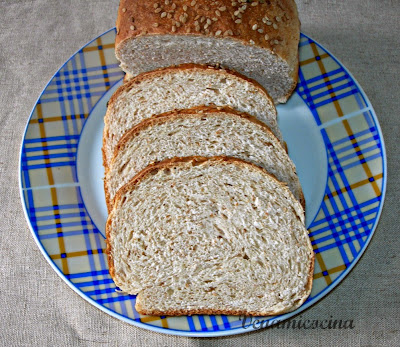 Pan de molde integral con semillas de sésamo