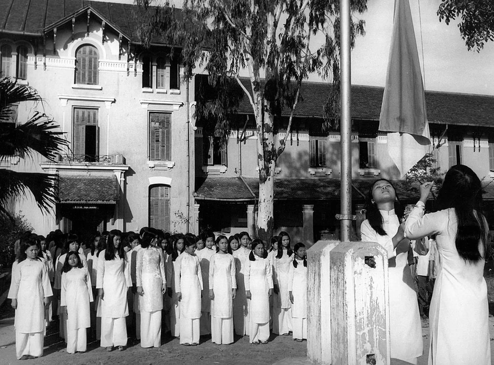 Ảnh xưa: Trường Nữ Trung học Đồng Khánh Huế
