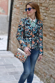 floral jacket,  Oakley mirror sunglasses, Angela Frascone bag, Fashion and Cookies