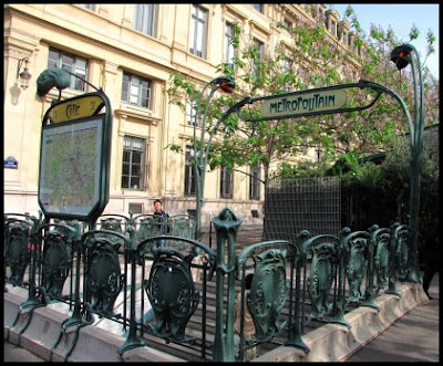 An entrance to the Paris Metro