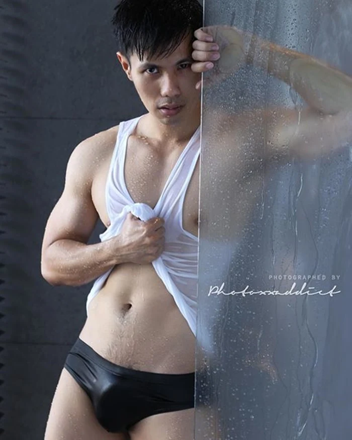 Trai đẹp Thái Lan khoe body mình dây vô cùng nóng bỏng