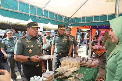 Pangdam V/Brawijaya, Mayjen TNI Serta  Pejabat TNI, Danrem 084/Bhaskara Jaya, Lakukan Bakti Sosial