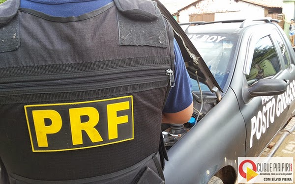 Carro roubado e clonado é apreendido pela PRF em Piripiri; motorista disse que veiculo foi adquirido em Cocal