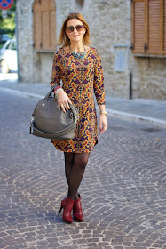 baroque print dress, occhiali da sole tartarugati, burgundy ankle boots, Givenchy Nightingale bag, Fashion and Cookies, fashion blogger