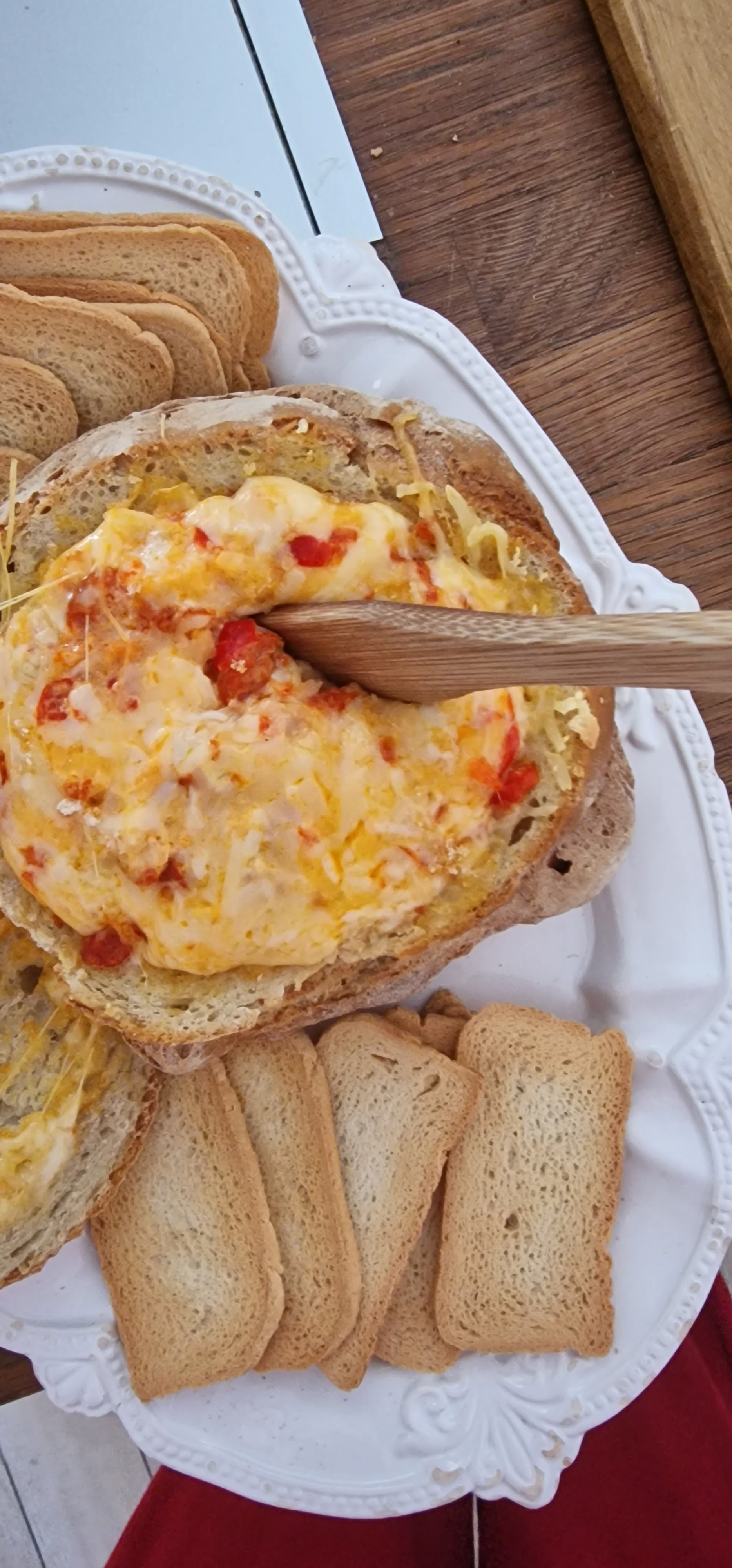 Pão de Queijos com Pimento e Linguiça