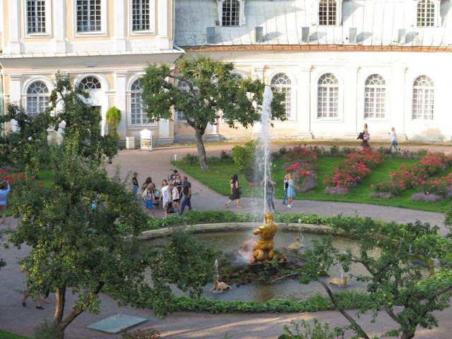 Fontes e Cascatas dos Jardins Palácio Peterhof  