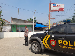 Polres Karawang Kontrol Keamanan Minimarket melalui Patroli Kamtibmas