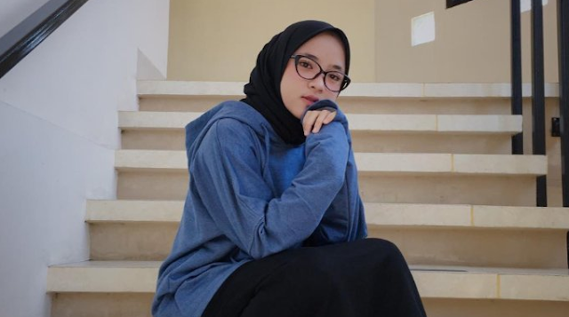 Hijab kolaborasi Hoodie ala Nissa Sabyan