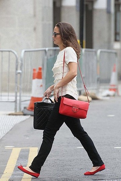 Pippa-Middleton-Pictures-London-Red-Bag