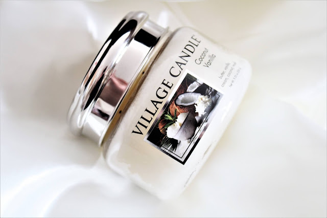 avis bougie coconut vanilla village candle, coconut candle, coconut vanilla village candle, village candle coconut vanillan bougie parfumée à la vanille, vanilla coconut bougie, bougies parfumées village candle, bougie village candle avis, bougies, candles, home fragrance, blog sur les bougies, bougie parfumée à la cire végétale, bougie parfumée cocooning