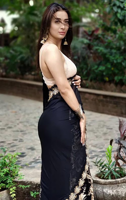 Bigg Boss (Marathi) fame, Heena Panchal sizzles in a sheer black saree - see these hot photos.