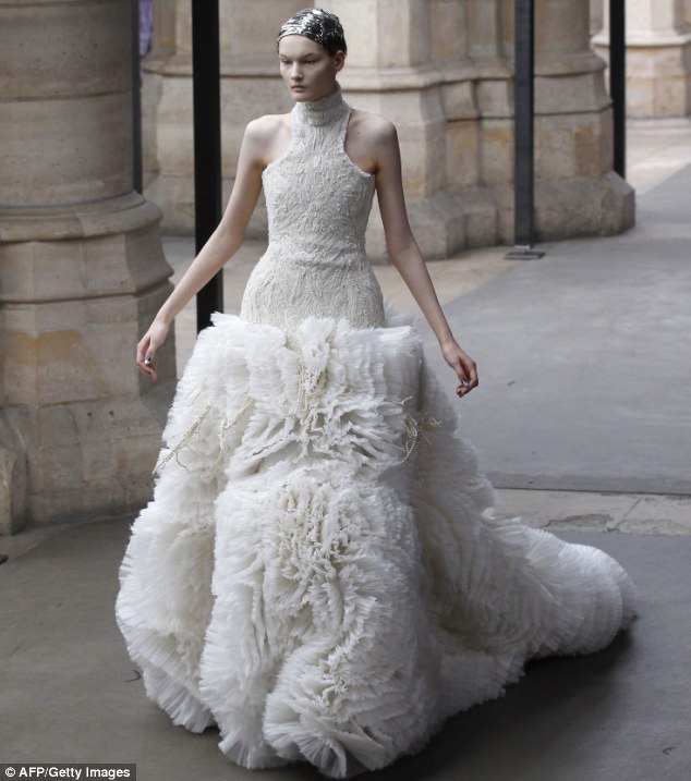 Sarah-Burton-Wedding-Dress