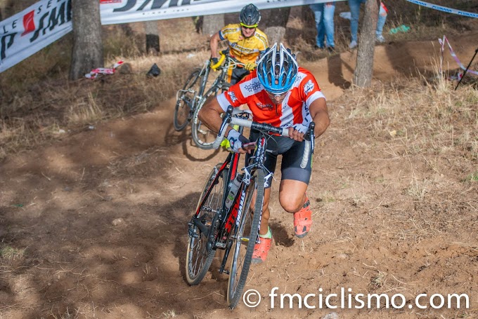 Carlos Hernández y Macu Pino vencen el ciclocross de Mejorada del Campo