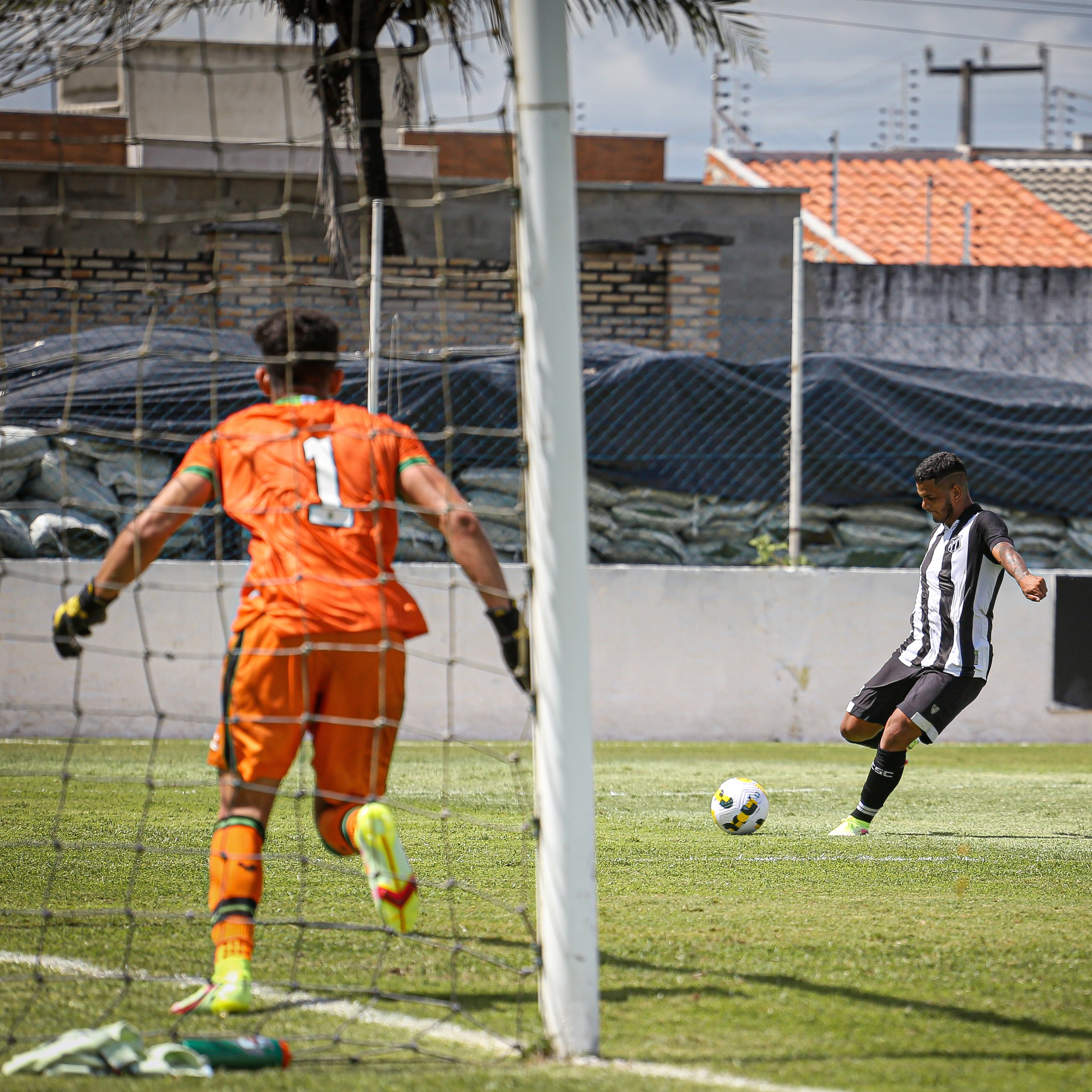 Goleadas, disputas de pênaltis e equilíbrio no futsal do Intercolegial 40  anos, em Queimados - 41º Intercolegial Sesc O Globo