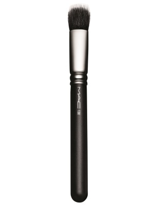 MAC_StudioQuikTrikStick_130ShortDuoFibreBrush_white_300dpiCMYK_1