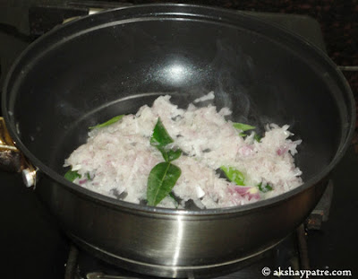 tempering onions for pav bhaji