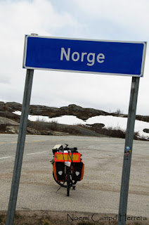 Bicicleta cruzando la frontera Noruega