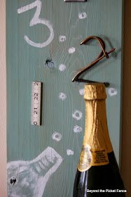 New Year's Eve countdown sign http://bec4-beyondthepicketfence.blogspot.com/2013/12/countdown-to-new-years.html