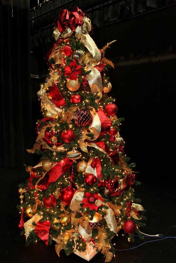 Red and Gold Christmas Tree Decoration Ideas