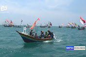 Pawai Ratusan Perahu Iringi Larung Sesaji di Laut Tuban 