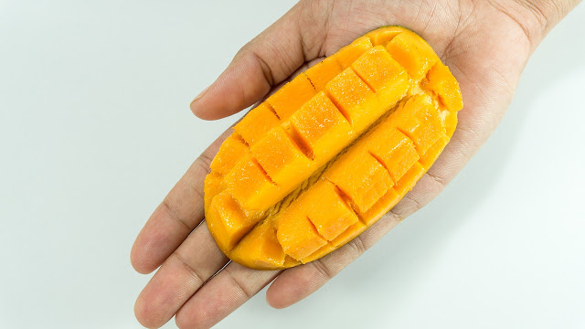 how to peel mango