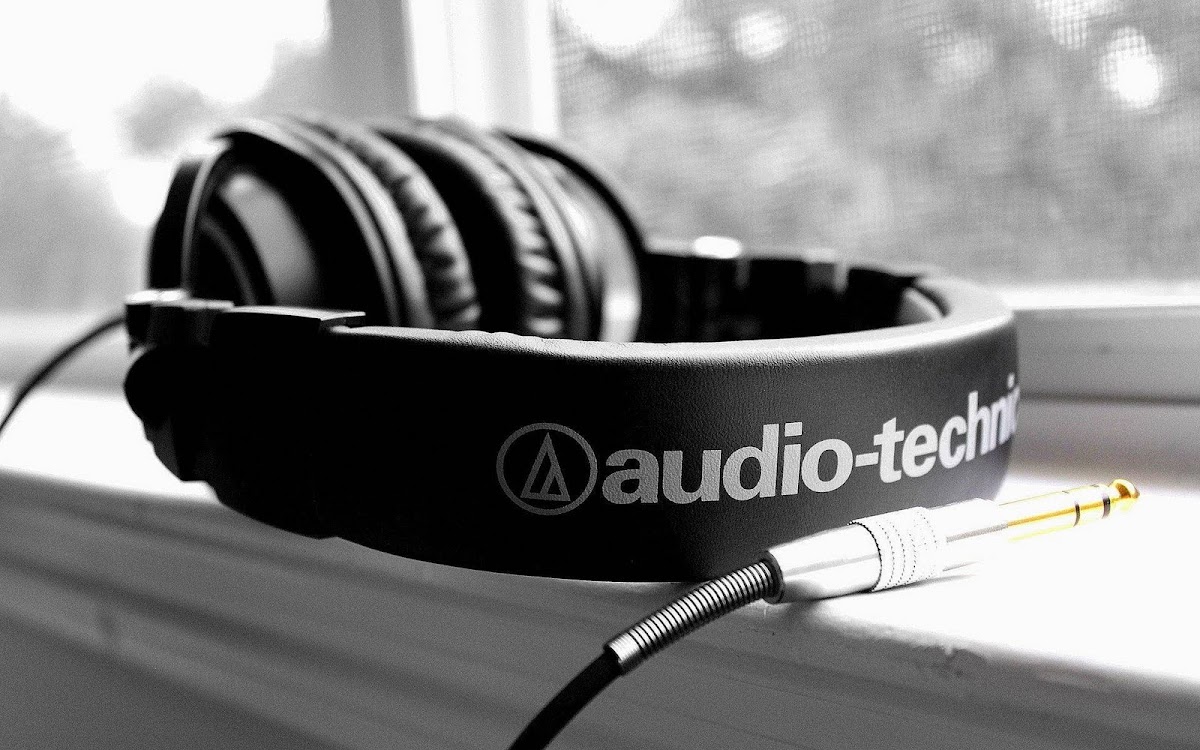 Amazing Headphone Widescreen Wallpaper 5