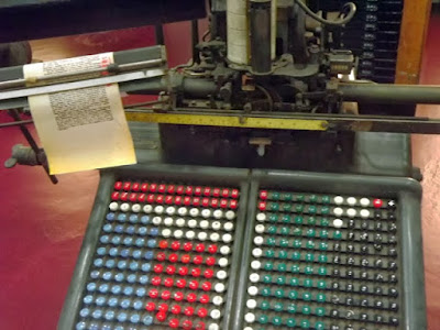 máquina antiga de tipografia