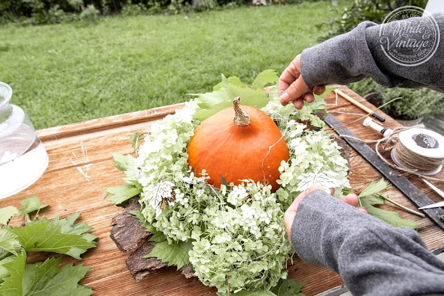 Blumenkranz mit Kürbis selber machen.