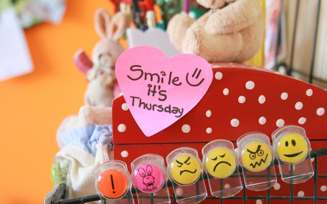 Smile It's Thursday - Sonríe hoy es Jueves 14 de febrero