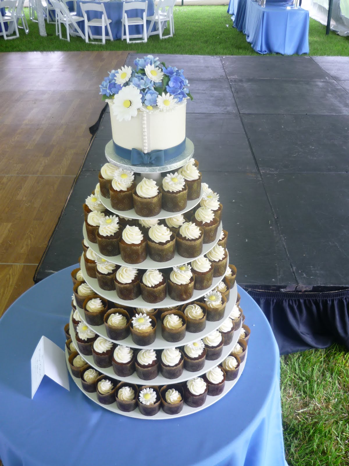 navy blue wedding cake