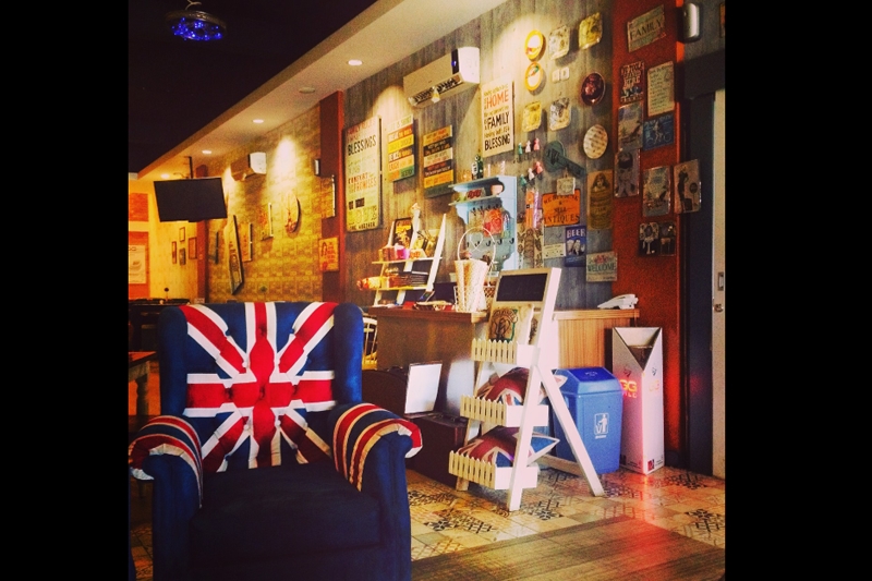 Café London Makassar Instagramable