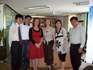 Posing for a group photo at the Social Workers building of the Seoul Association of the Deaf