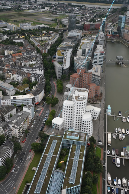 Rheinturm Dusseldorf modern buidlings