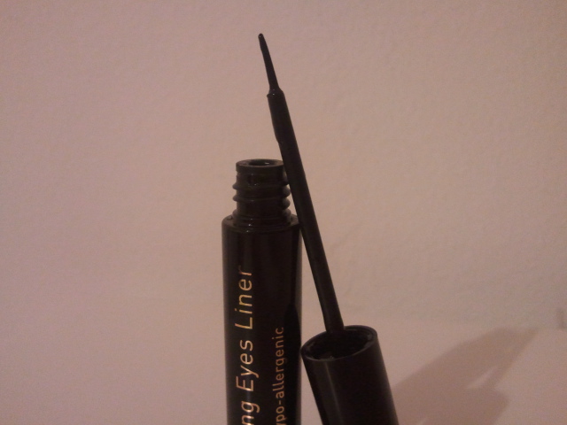 very thin black liquid eyeliner brush