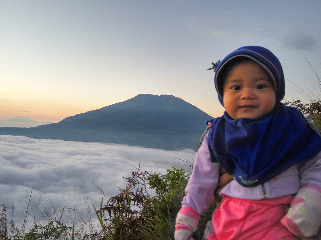 Foto Foto Aksi Pendaki Cilik Di Gunung Tidak Kalah Hits JLB