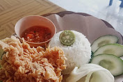 Mencoba kuliner ayam geprek Khas Desa Tanak Awu Lombok Tengah